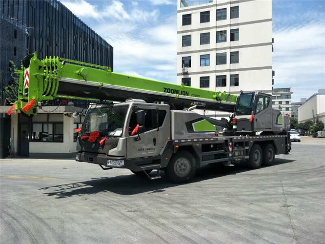 高密市跨街广告牌的高空安装注意事项