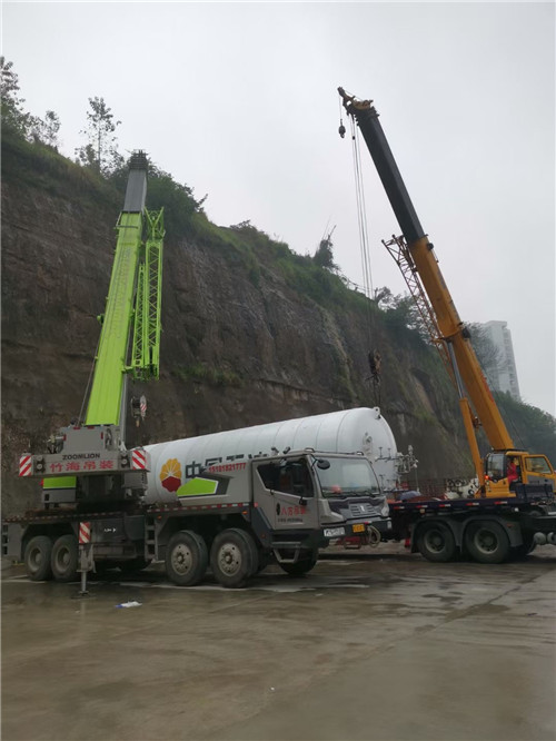 高密市“不怕风雨冻”—— 吊车的 “恶劣环境适应” 技术